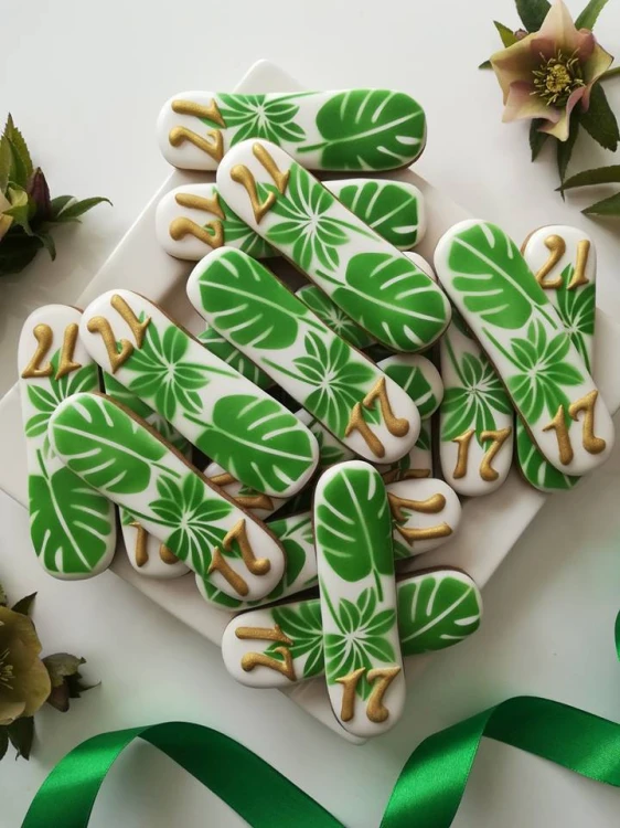 Liść monstery, liść szeflery - Zaczarowane Pierniczki Regina Laskowska.jpg